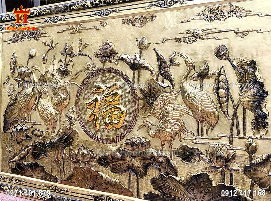 Nguyên liệu chế tác tranh sen hạc bằng đồng là đồng vàng nguyên chất loại I